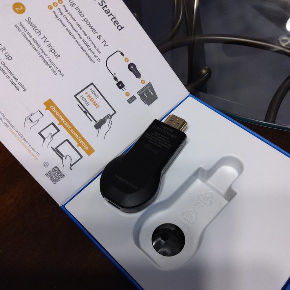 Google Chromecast (1st Generation) Streaming Media Player - Picture 4 of 5